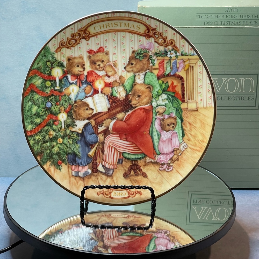 Vintage Avon 1989 Gold Trimmed Christmas Plate